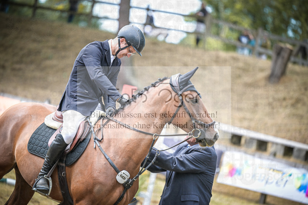 DOS_0035 | Entdecke hochwertige Reitturnierfotos von Foto Oger. Professionell, emotional und authentisch – jetzt Lieblingsmomente im Shop bestellen.Deutschlandweite Turnierfotografie. - Realisiert mit Pictrs.com