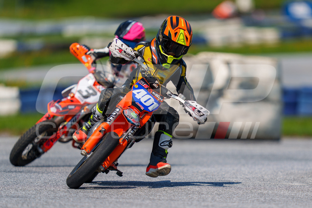 G-Cup + Supermoto Staatsmeisterschaft + Hungarian Supermoto Championship | GRIPcapture steht für authentische Sportfotografie in Österreich – für Momente, die mehr sind als Geschwindigkeit oder Ergebnis. Es geht um Emotion, Spannung, Fokus und den Augenblick, der oft nur einen Wimpernschlag dauert.Ob Motorsport, Teamsport oder 