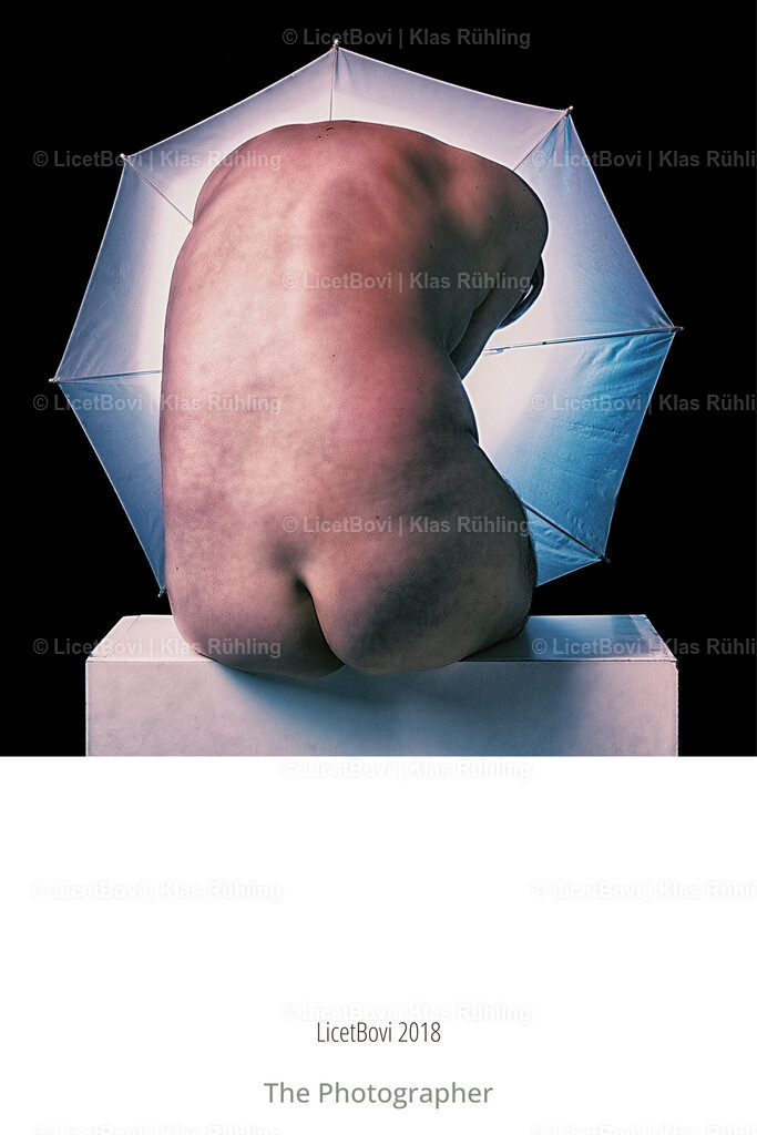 The Photographer | Edited digital photograph; 2018Recommended format and material: 10x15, gloss - Realisiert mit Pictrs.com