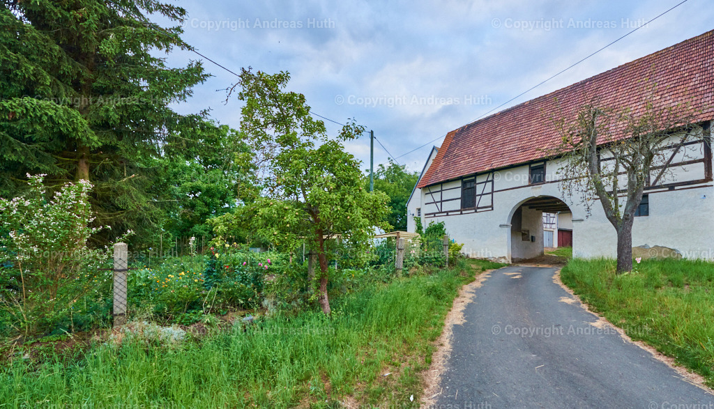 Ein Vierseitenhof in Abend | Bedeutsame Landschaften Deutschlands - Realisiert mit Pictrs.com