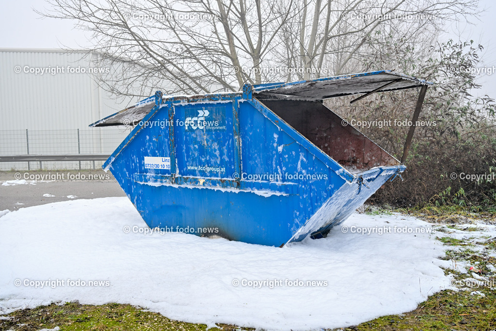 Steyregg_ 28.12.2023-3 | 28.12.2023, Steyregg, AUT, Steyregg, im Bild  Container, Brandfall, Feuerwehr, geloescht, Asylunterkunft