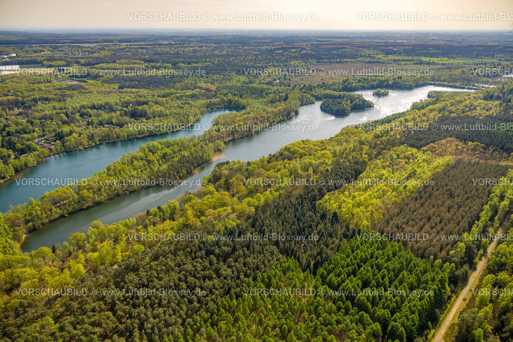 Brueggen240403183DiergartscherSeeSchwalm | Luftbild, Diergartscher See Naturschutzgebiet NSG Elmpter Schwalmbruch, Venekotensee, Mischwald und Insel im See, Fernsicht, Auenlandschaft an der deutsch-niederländischen Grenze, Oebel, Brüggen, Niederrhein, Nordrhein-Westfalen, Deutschland