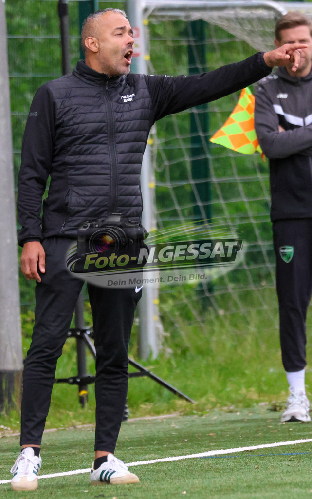 SC Bünde - TuS Tengern | Auf dem Bild zu sehen: SC Bünde Trainer: Mohammed Ali Ben Aziza SC Bünde, TuS Tengern, Saison 25/26, Bezirksliga, Hunnebrock, Deutschland - Realisiert mit Pictrs.com