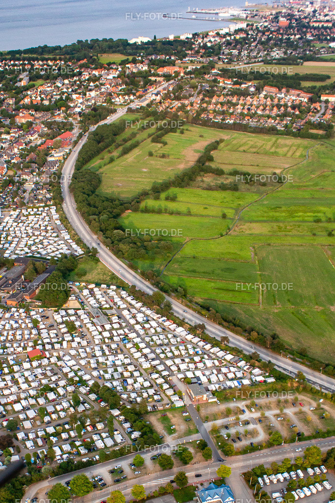 Campingplatz am Bäderring | Luftbild: Campingplatz am Bäderring im Ortsteil Duhnen in Cuxhaven im Bundesland Niedersachsen in Deutschland. Foto: IMG_70457.jpg vom 06.08.2014 durch Werner Riehm/FLY-FOTO.de - Realisiert mit Pictrs.com