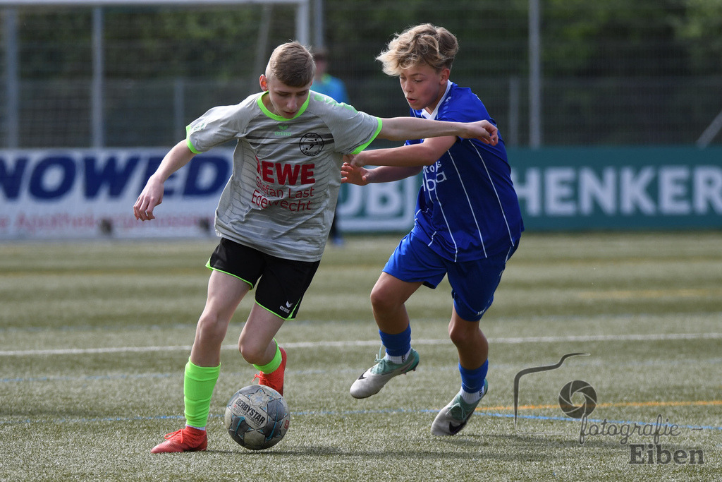 FC Rastede-JFV Edewecht 2 | C-Jugend Bezirksliga; FC Rastede (blau)-JFV Edewecht 2 (grün) am 13.04.2024; in Rastede (Sportanlage Köttersweg), Photo: Philip Eiben 2024 - Realisiert mit Pictrs.com