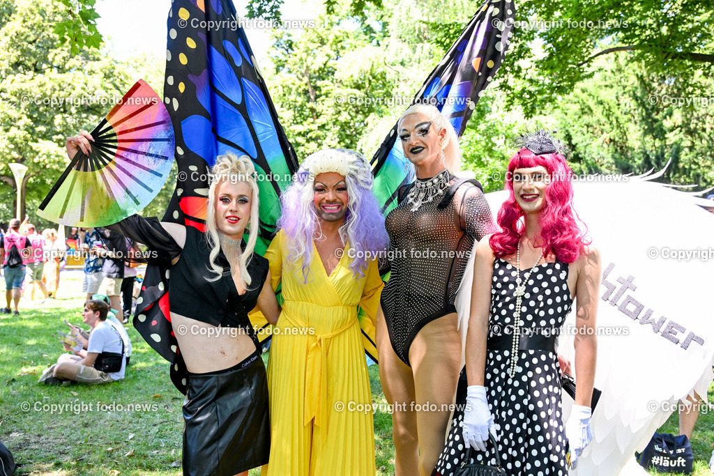 Linzpride 2024_ 06.07.2024-45 | 06.07.2024, Linz, AUT, Linzpride 2024, im Bild Teilnehmer an der Linz Pride 2024