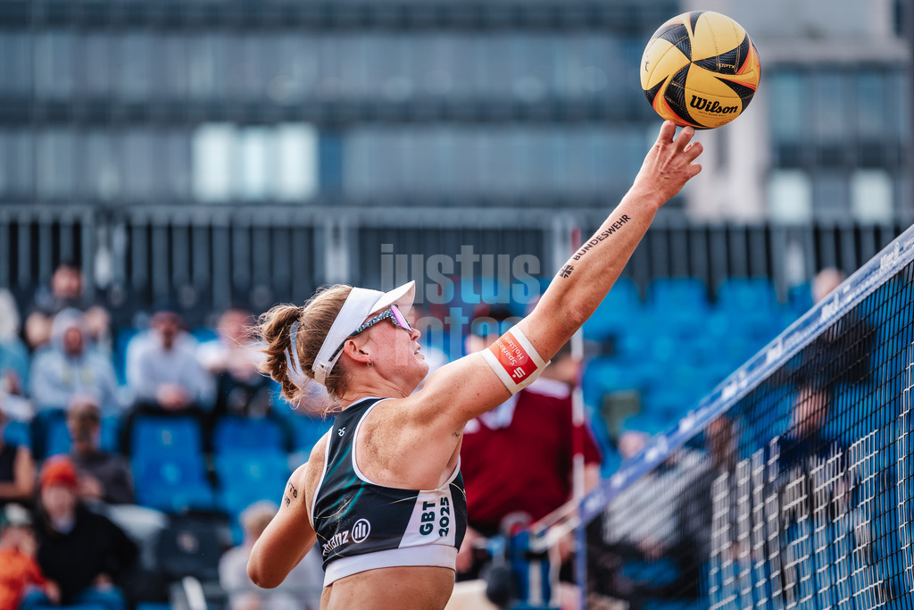 Beachvolleyball | Frauen | Allianz German Beach Tour 2025 | Tourstop Hamburg | 30.05.2025 | Lea Kunst beim Angriff