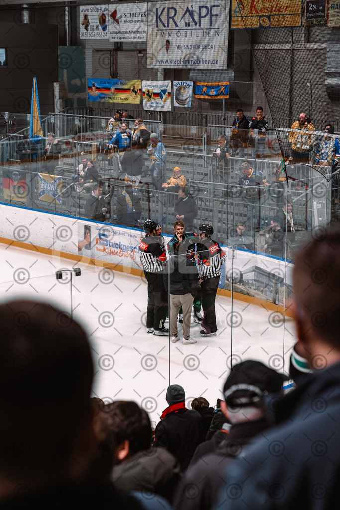 Alligators_vs_Stuttgart_16_11_2025-87 | Höchstadt Alligators Fotogalerie: Eishockey-Action aus Franken. Professionelle Spielfotos, Portraits & Stadionbilder zum Download. Jetzt entdecken! - Realisiert mit Pictrs.com
