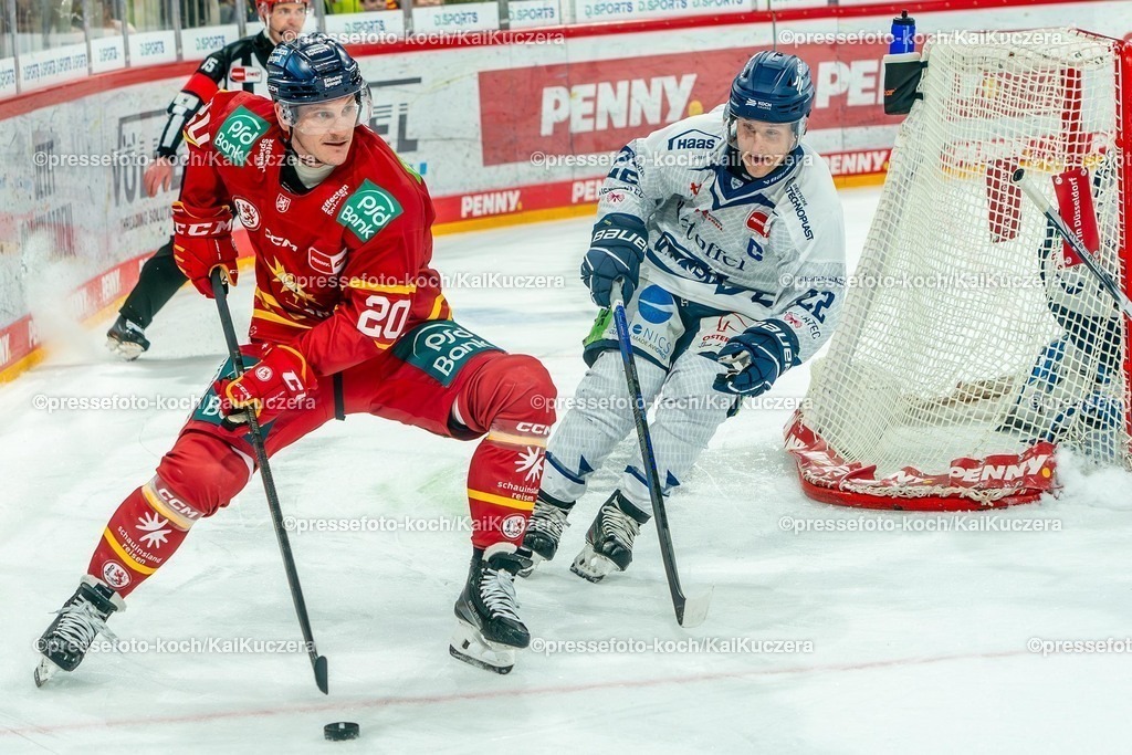 KKU10012501052 | 10.01.2025, xkkux, Eishockey, Penny DEL, Düsseldorfer EG - Straubing Tigers, PSD-BANK Dome: Laurin Braun (DEG #20) im Zweikampf gegen Mike Connolly (Straubing Tigers #22)