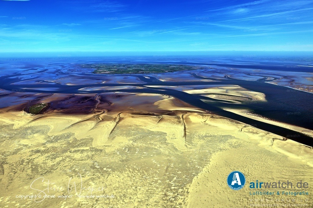 Halligen-Inseln-Weltnaturerbe-Wattenmeer-Mai-23-airwatch-wagner-240A3061 | Entdecken Sie atemberaubende Luftbilder und Fotografien auf airwatch.de - Tauchen Sie ein in eine Welt voller faszinierender Aufnahmen aus der Vogelperspektive.