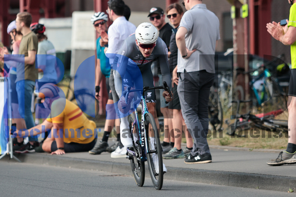 SES_DEUTOU20250820-147 | bond - Realisiert mit Pictrs.com