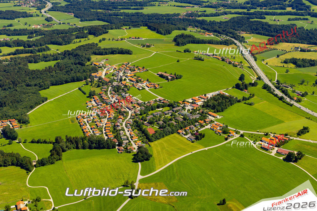 Aktuelles Luftbild von  Irschenberg - Die Luftaufnahme wurde 2022 mittels UL-Flugzeug erstellt ( keine Drohne ) - hochauflösende Kamera-Systeme von  Canon -Beste Qualität - Für grossformatige Ausdrucke geeignet. Die Geschenkidee !