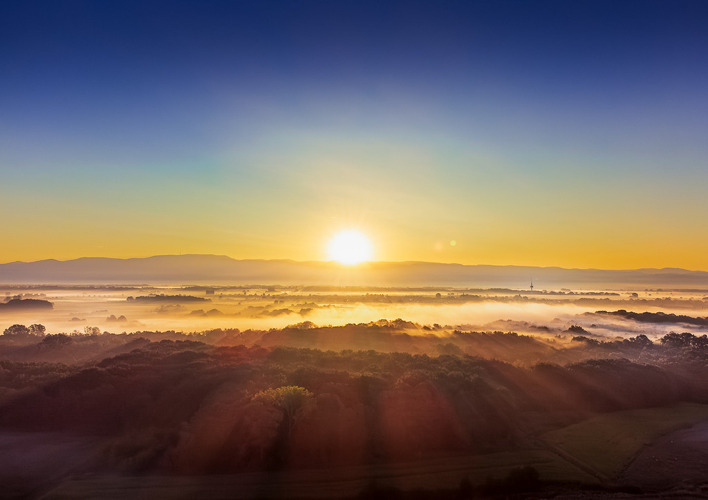 MPI_Sunset_0002 | Herbstlicher Sonnenaufgang über dem Schwarzwald  - Realisiert mit Pictrs.com