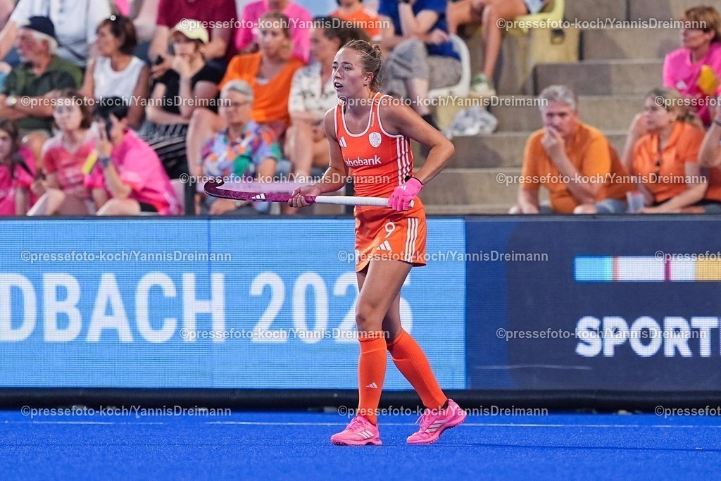 xydrx11082503087 | 11.08.2025, xydrx, Frauen EuroHockey Championship 2025, Gruppenphase, Gruppe A, Deutschland - Niederlande, Sparkassenpark Mönchengladbach: Renee van Laarhoven (NED #9)