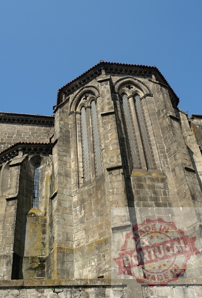 Basílica de San Vicente Romanesque architecture in Ávila, Spain. Porto - Portugal | Ancient stone walls and windows of the Basílica de San Vicente against a clear blue sky - Realized with Pictrs.com