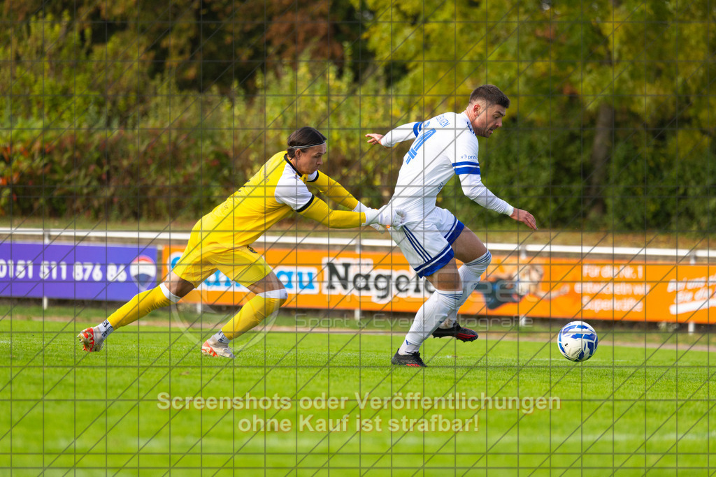 20261010_155909_0443_(c)_by_PhotoPeet | Dominik Cseri (1.FC Eislingen #24) beim 2:01.FC Eislingen (weiß) vs. TSV Bernhausen (lila), Fussball, Landesliga 2 - wfv, 11. Spieltag, Saison 2026/2027, Rasenplatz, Eichbachstation, Haldenstraße, 73054 Eislingen, 10.10.2026 - 15:30 Uhr,Foto: PhotoPeet / Sport- &amp; Eventfotografie / Peter Harich