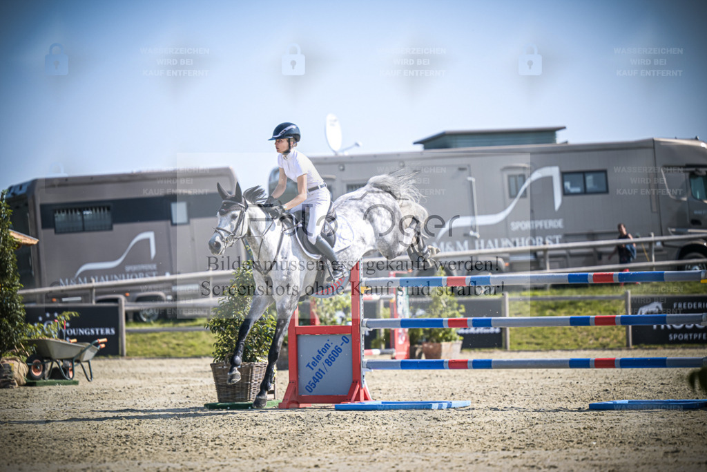 DOS_2699 | Entdecke hochwertige Reitturnierfotos von Foto Oger. Professionell, emotional und authentisch – jetzt Lieblingsmomente im Shop bestellen. - Realisiert mit Pictrs.com