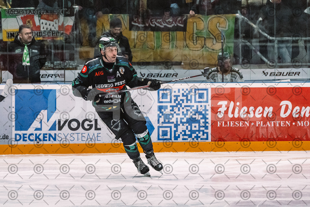 Alligators_vs_Erding_12_12_2025-167 | Höchstadt Alligators Fotogalerie: Eishockey-Action aus Franken. Professionelle Spielfotos, Portraits & Stadionbilder zum Download. Jetzt entdecken! - Realisiert mit Pictrs.com