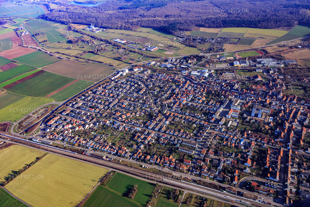 Luftbild: Ortsansicht aus Osten im Ortsteil Blankenloch in Stutensee im Bundesland Baden-Württemberg in Deutschland. Foto: IMG_085307.jpg vom 19.12.2015 durch Werner Riehm/FLY-FOTO.de