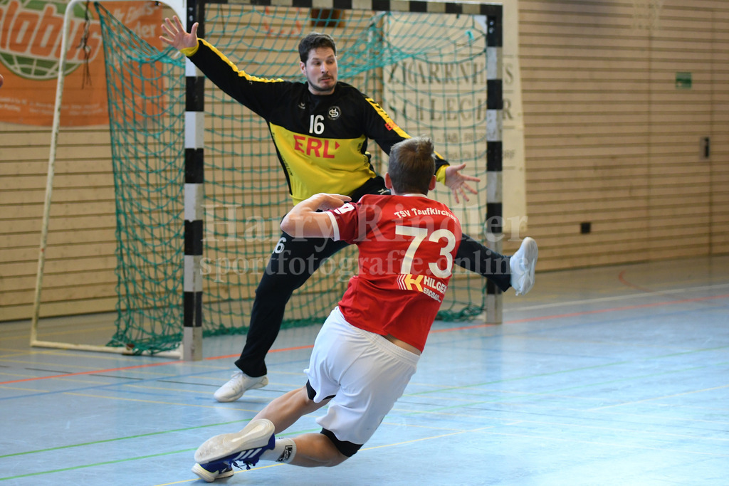 HC Deggendorf : TSV Taufkirchen/Vils | Dennis  Eberhardt (HC Deggendorf  #16) - Realisiert mit Pictrs.com