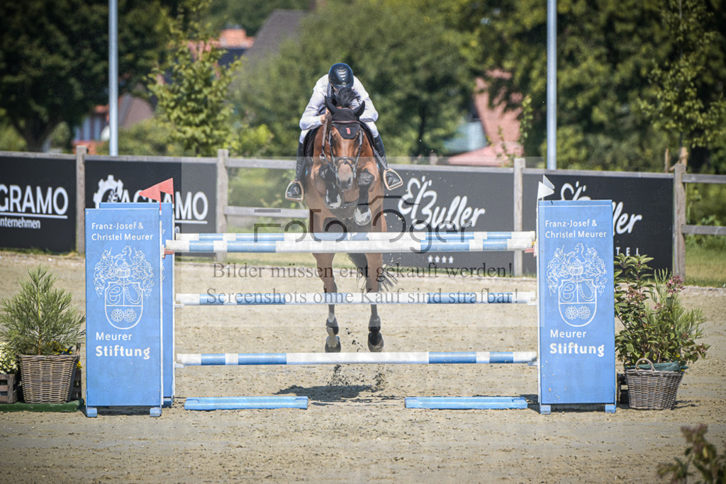 DOS_1466 | Entdecke hochwertige Reitturnierfotos von Foto Oger. Professionell, emotional und authentisch – jetzt Lieblingsmomente im Shop bestellen.Deutschlandweite Turnierfotografie. - Realisiert mit Pictrs.com