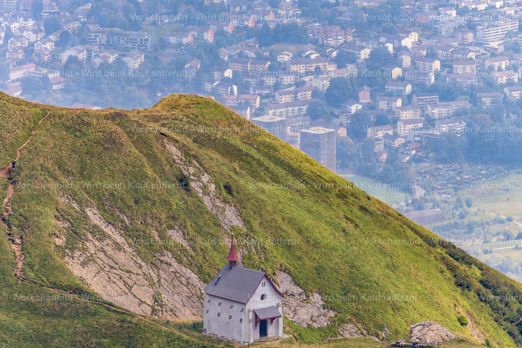 Klimsenhornkapelle mit Aussicht auf Luzern | Stimmungsvolle Fotokunst aus Luzern. Erlebe den Pilatus, den See und die Stadt Luzern in exklusiven Aufnahmen in der Fotogalerie & Shop. - Realisiert mit Pictrs.com
