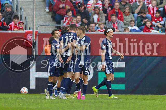 22.03.2026, GER, Fussball, Herren, 2. BL, Saison 2025/2026, Fortuna Düsseldorf - Hertha BSC Berlin | Fabian Reese (Hertha) Torjubel, jubelt mit seiner Mannschaft nach dem Treffer zum 1:1 