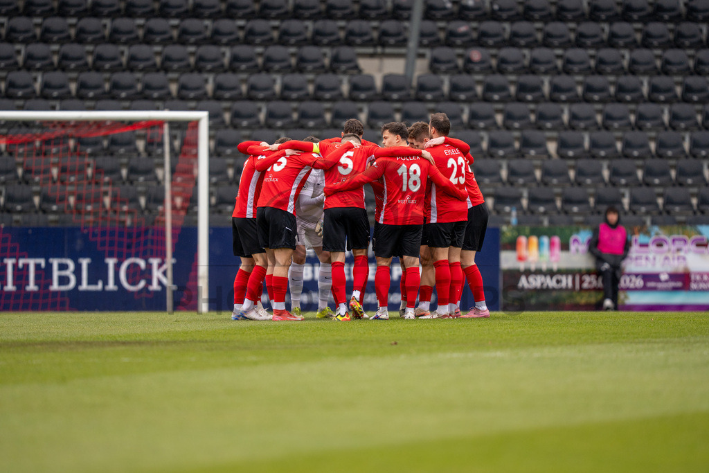 SG Sonnenhof Grossaspach vs. FC 08 Homburg, Fussball, Regionalliga Suedwest, 26. Spieltag, 28.03.2026 | SG Sonnenhof versammelt sich vor dem Spielbeginn,SG Sonnenhof Grossaspach vs. FC 08 Homburg, Fussball, Regionalliga Suedwest, 26. Spieltag, 28.03.2026