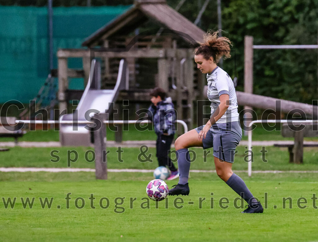 2023-10-07_016_FC_Forstern_gegen_TSV_Schwaben_Augsburg | Forstern, Deutschland, 07.10.2023:
Fußball, Frauen Bayernliga 2023 / 2024, 6. Spieltag, FC Forstern gegen TSV Schwaben Augsburg, Endergebnis: 1:6

Vivian Jakob (TSV Schwaben Augsburg, #3)

Foto: Christian Riedel / fotografie-riedel.net