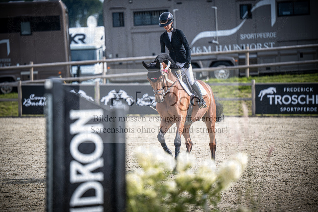 DOS_8426 | Entdecke hochwertige Reitturnierfotos von Foto Oger. Professionell, emotional und authentisch – jetzt Lieblingsmomente im Shop bestellen.Deutschlandweite Turnierfotografie. - Realisiert mit Pictrs.com
