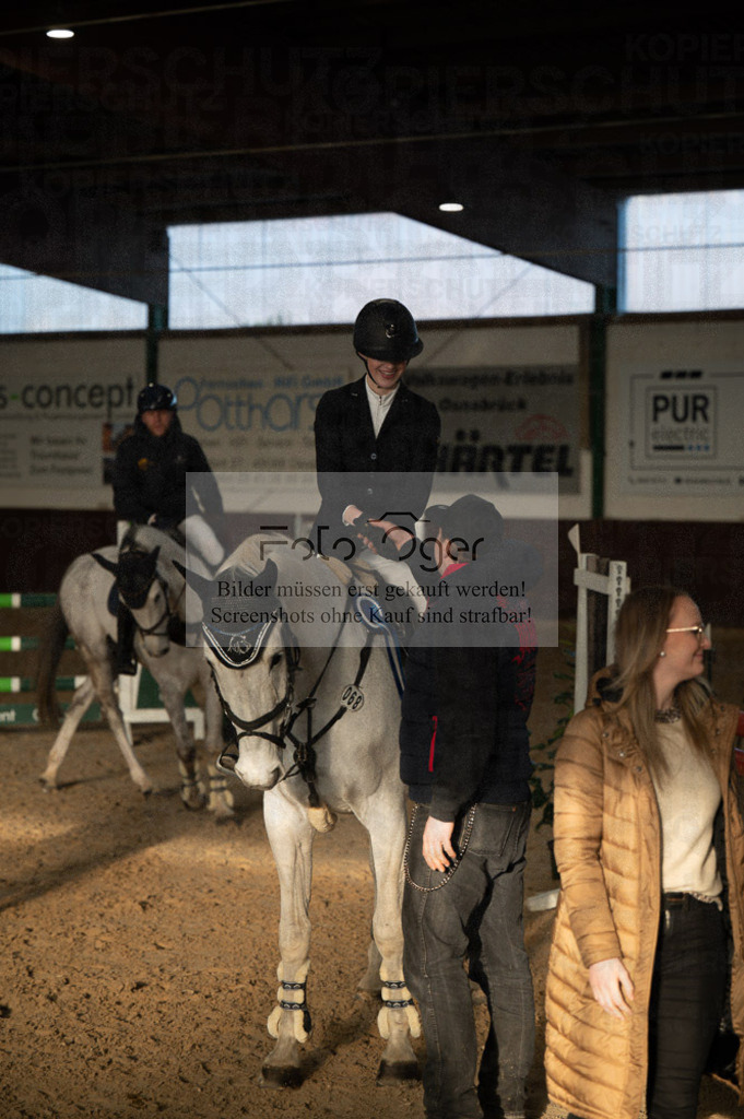 Hallenreittunier Voxtrup 2023 | Entdecke hochwertige Reitturnierfotos von Foto Oger. Professionell, emotional und authentisch – jetzt Lieblingsmomente im Shop bestellen.Deutschlandweite Turnierfotografie. - Realisiert mit Pictrs.com