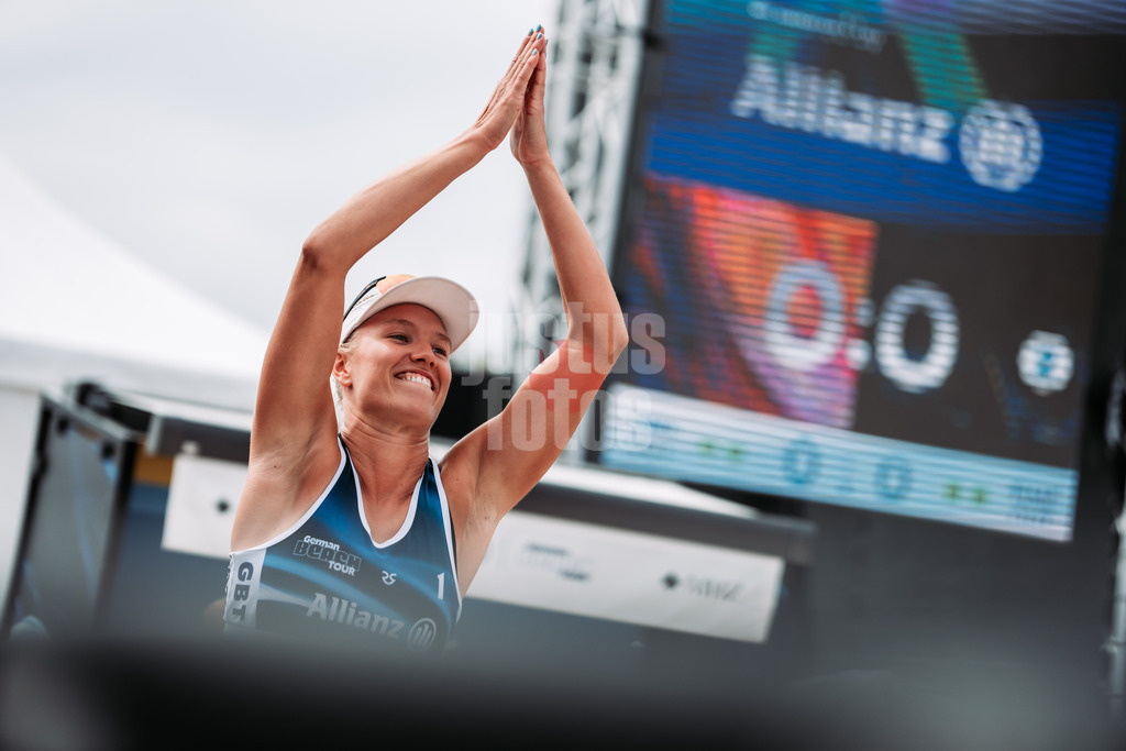 Beachvolleyball | Frauen | Allianz German Beach Tour 2024 | Tourstop Kühlungsborn 2 | 17.08.2024 | Chenoa Christ läuft in die Arena ein