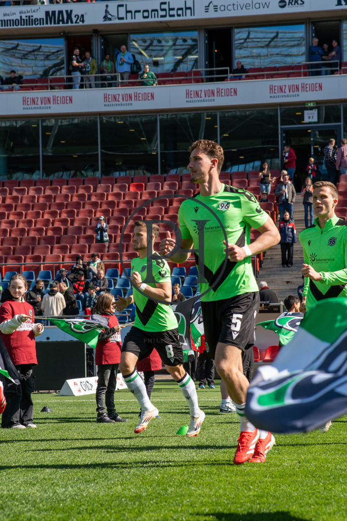 Hannover 96 vs 1. FC Magdeburg – 2. Bundesliga – 29.03.2025 | Szene aus dem 2. Bundesliga-Spiel des 27. Spieltags zwischen Hannover 96 und dem 1. FC Magdeburg am 29. März 2025 in der Heinz von Heiden Arena in Hannover. Endstand: 0:0. Fotografiert von Philipp Heist. - Realisiert mit Pictrs.com