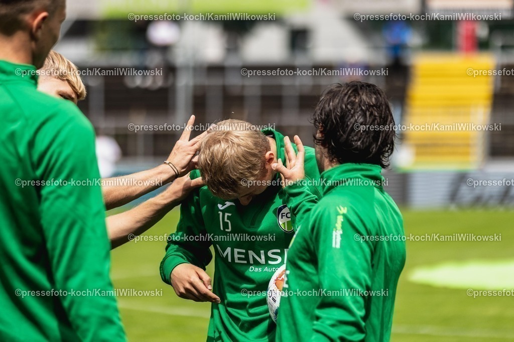 xKWI02082501004 | 02.08.2025, xkwix, Fußball, Regionalliga West, FC Gütersloh - 1. FC Bocholt, Ohlendorf Stadion im Heidewald: Ohrschnipsen bei Len Wilkesmann ( FC Gütersloh #15 ) 