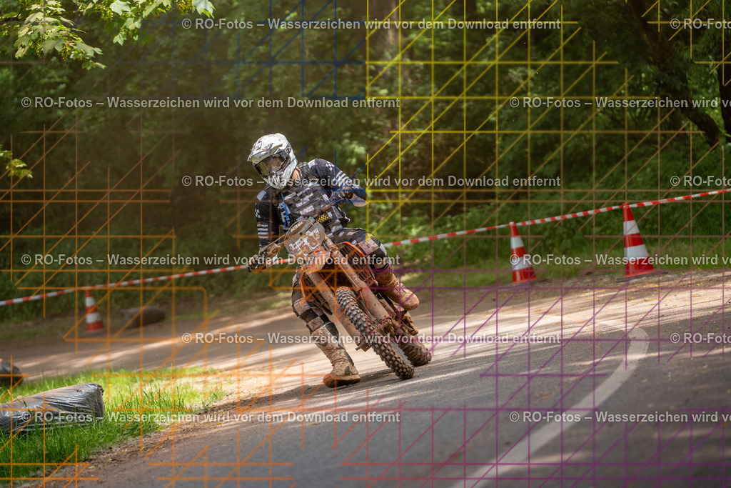 Wolfshausen 5 Lauf -392 | Sportfotografie von RO-Fotos: Motorsport, Motocross, Enduro, Laufveranstaltungen und Triathlon. Professionelle Fotos von Sportlern und Events. - Realisiert mit Pictrs.com