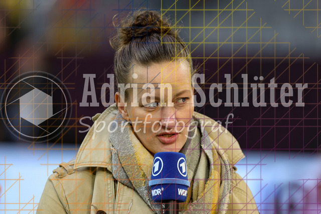 Deutschland vs Frankreich - Halbfinale - UEFA Women's Nations League | Düsseldorf, Deutschland, 24.10.25:   Expertin Almuth Schult im Interview waehrend des Halbfinals der UEFA Women's Nations League zwischen Deutschland vs Frankreich in der Merkur-Spiel-Arena(Foto von Brauer-Fotoagentur / Adrian Schlueter)