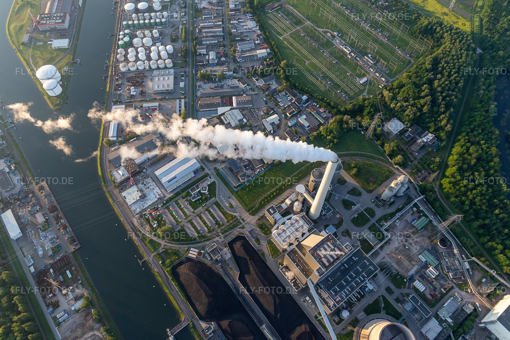 Luftbild: Kraftwerksanlagen des Kohlekraftwerkes der EnBW Energie Baden-Württemberg AG, Rheinhafen-Dampfkraftwerk Karlsruhe im Ortsteil Daxlanden in Karlsruhe im Bundesland Baden-Württemberg in Deutschland. Foto: IMG_114316.jpg vom 30.05.2019 durch Werner Riehm/FLY-FOTO.deAuflösung des Originals: 5472 x 3648 px