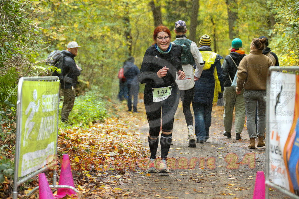 251026_1329_EX1_3552 | Sportfotografie im Rhein-Sieg Kreis, Köln, Bonn, NRW, Rheinland Pfalz, Hessen, etc. Unser Tätigkeitsfeld umfasst den Laufsport vom Volkslauf über den Marathon, Duathlon, Triathon bis zum Ultralauf wie Kölnpfad Ultra oder Schindertrail.