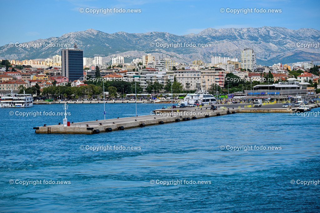 Kroatien_ Split_ 13.07.2025-37 | 13.07.2025, Kroatien, HRV, Split, Hafen, im Bild Trajekti, Jadrolinija, Faehre, Faehrhafen, Ferry Port, Schiff, Meer, Hafen, Tourismus, Stadt Split