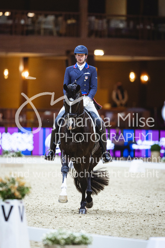 240417_Riyadh_Dressage-118 | Deine schönsten Turniermomente als professionelle Fotos! Entdecke hochwertige Pferdesport-Fotografie im Online-Shop. Jetzt Fotos finden & bestellen!