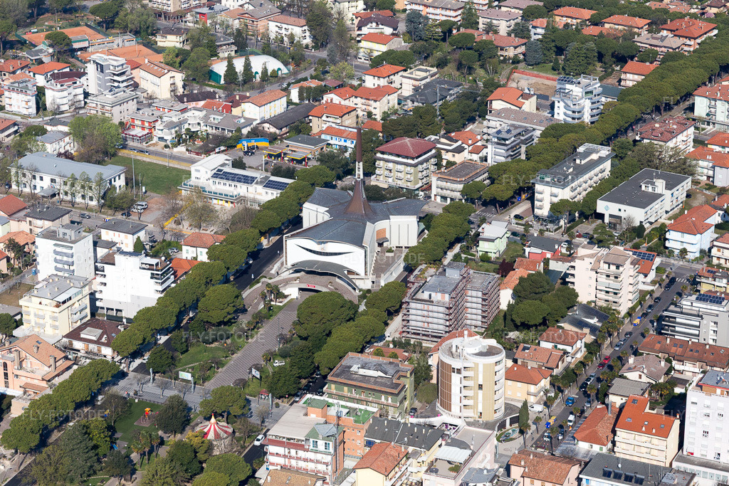 Luftbild: Ortsansicht in Lignano Sabbiadoro im Bundesland Udine in Italien. Foto: IMG_098032.jpg vom 03.04.2017 durch Werner Riehm/FLY-FOTO.de