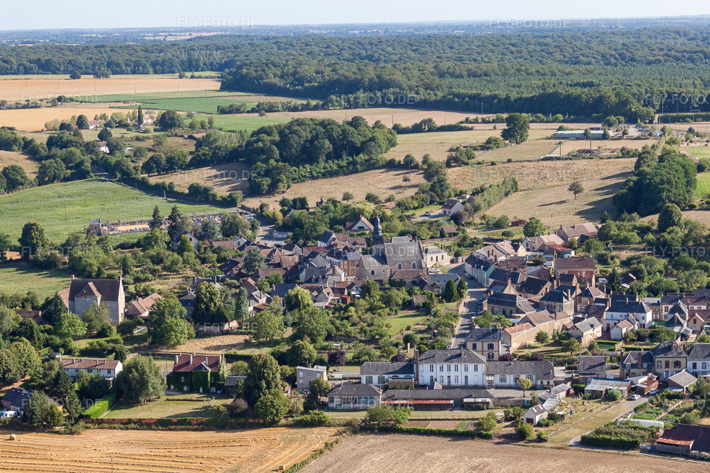 Luftbild: Ortsansicht in Coudrecieux im Bundesland Sarthe in Frankreich. Foto: IMG_20164.jpg vom 31.07.2009 durch Werner Riehm/FLY-FOTO.de
