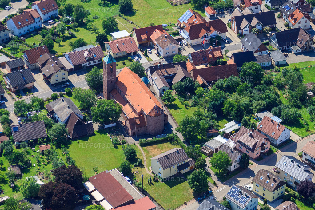 Luftbild: Kirche Sankt Josef im Ortsteil Pfaffenrot in Marxzell im Bundesland Baden-Württemberg in Deutschland. Foto: IMG_42315.jpg vom 27.06.2011 durch Werner Riehm/FLY-FOTO.deAuflösung des Originals: 4425 x 2950 px