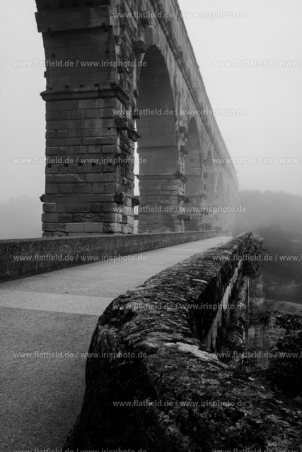 Pont Du Gard im Nebel | Onlineshop für stimmungsvolle Landschaftsfotos und Naturfotos direkt vom bekannten Fotografen | Wandbilder in Alu, Acrylglas, Leinwand ✓ Meer ✓ Strand ✓ Sonnenuntergang ✓ Sonnenaufgang