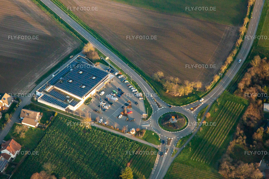 EDEKA Paul | Luftbild: EDEKA Paul im Ortsteil Appenhofen in Billigheim-Ingenheim im Bundesland Rheinland-Pfalz in Deutschland. Foto: IMG_135383.jpg vom 12.12.2022 durch ©2025 Werner Riehm fly-foto.de/copyright - Realisiert mit Pictrs.com