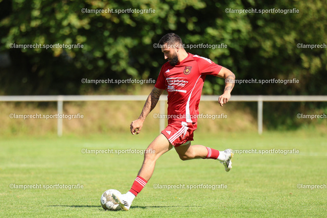 Fußball I Herren I Saison 2025-2026 I Verbandsliga Süd I 7. Spieltag I SV Schackendorf - SV Azadi Lübeck I 06.09.2025.034 | v.l. Marco Pajonk (9, SV Azadi Lübeck), Jannik Meyer (4, SV Schackendorf) - Realisiert mit Pictrs.com
