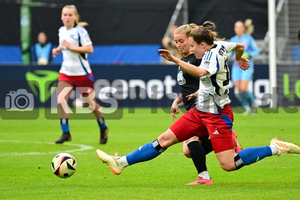 KBS Picture_HSV-Bremen_Frauen_012 | v.v. Meyer Christin (HSV Frauen) , Walkling Ricarda (Werder Bremen Frauen)  ,Sportplatz :  Volksparkstadion, - Realisiert mit Pictrs.com
