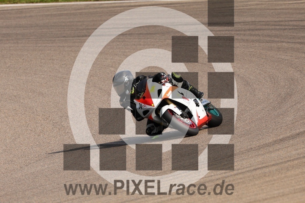 0034-20240923_11217 | Schöne Erinnerungen an spannende Momente - das festzuhalten ist unser Job. PIXELrace.de ist seit 2003 auf den Rennstrecken Europas unterwegs um die Action draußen beim Fahren und die wunderbare Stimmung imm Fahrerlager für euch einzufangen.