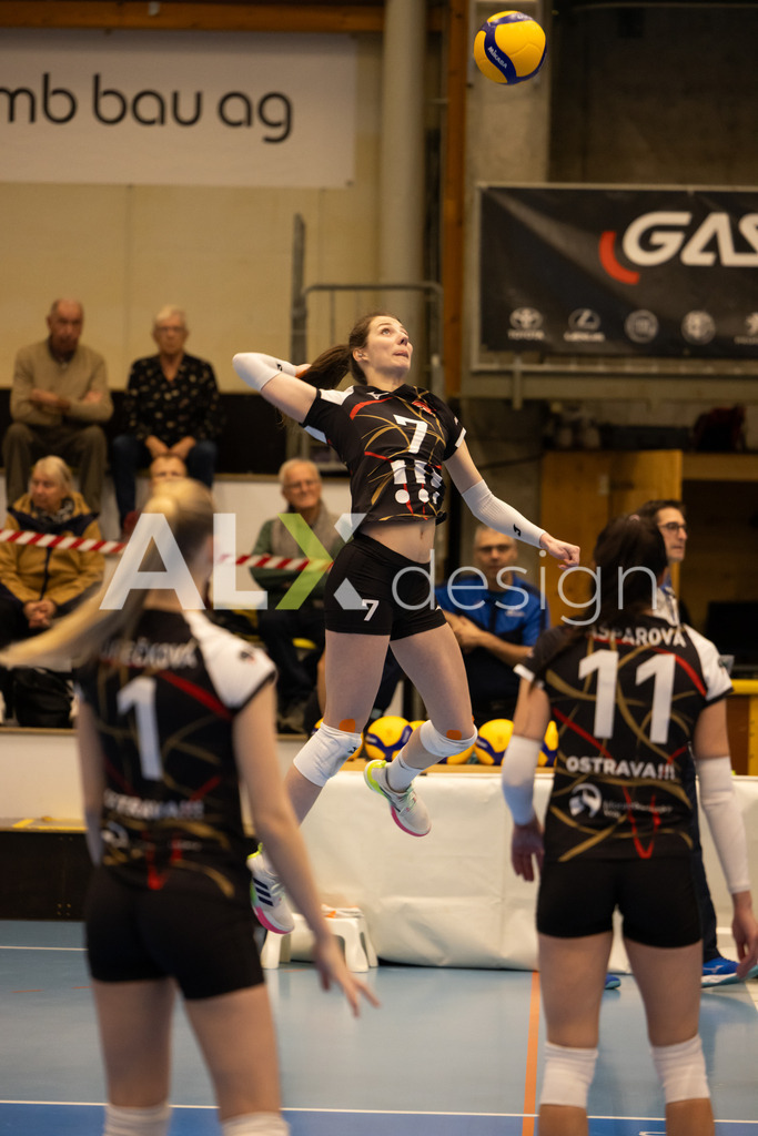 Volleyball I Frauen I Saison 2025-2026 I CEV Volleyball Challenge Cup 2026 | Women I 16th Finals I VC Kanti Schaffhausen - TJ Ostrava I 03.12.2025 | TJ Ostrava - 7 Andrea Štrbová (SVK) – Diagonalangriff - Realisiert mit Pictrs.com