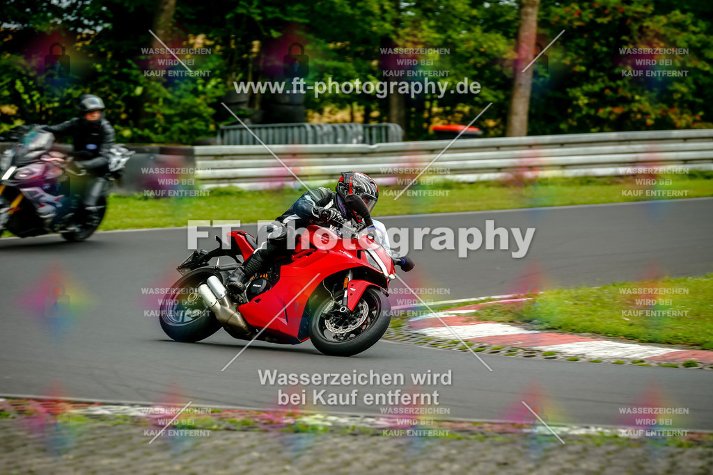 VBK-4249 | Hier findet Ihr Bilder von Touristenfahrten auf der Nürburgring Nordschleife oder von anderen Veranstaltungen die ich besucht habe. Viel Spass beim Durch Schauen 